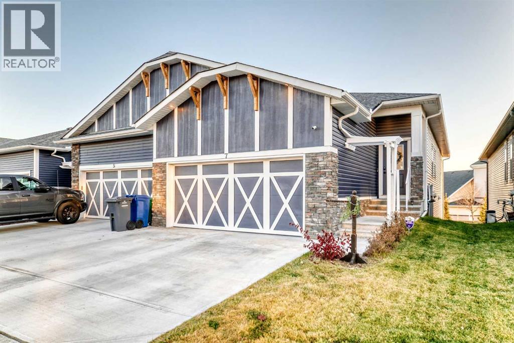 MLS® listing #30241305 for sale located at 7 wolf Crescent
