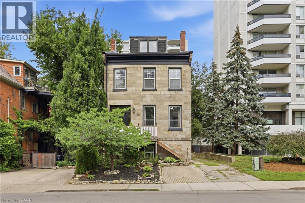 MLS® listing #30241332 for sale located at 98 DUKE Street Unit# 2nd