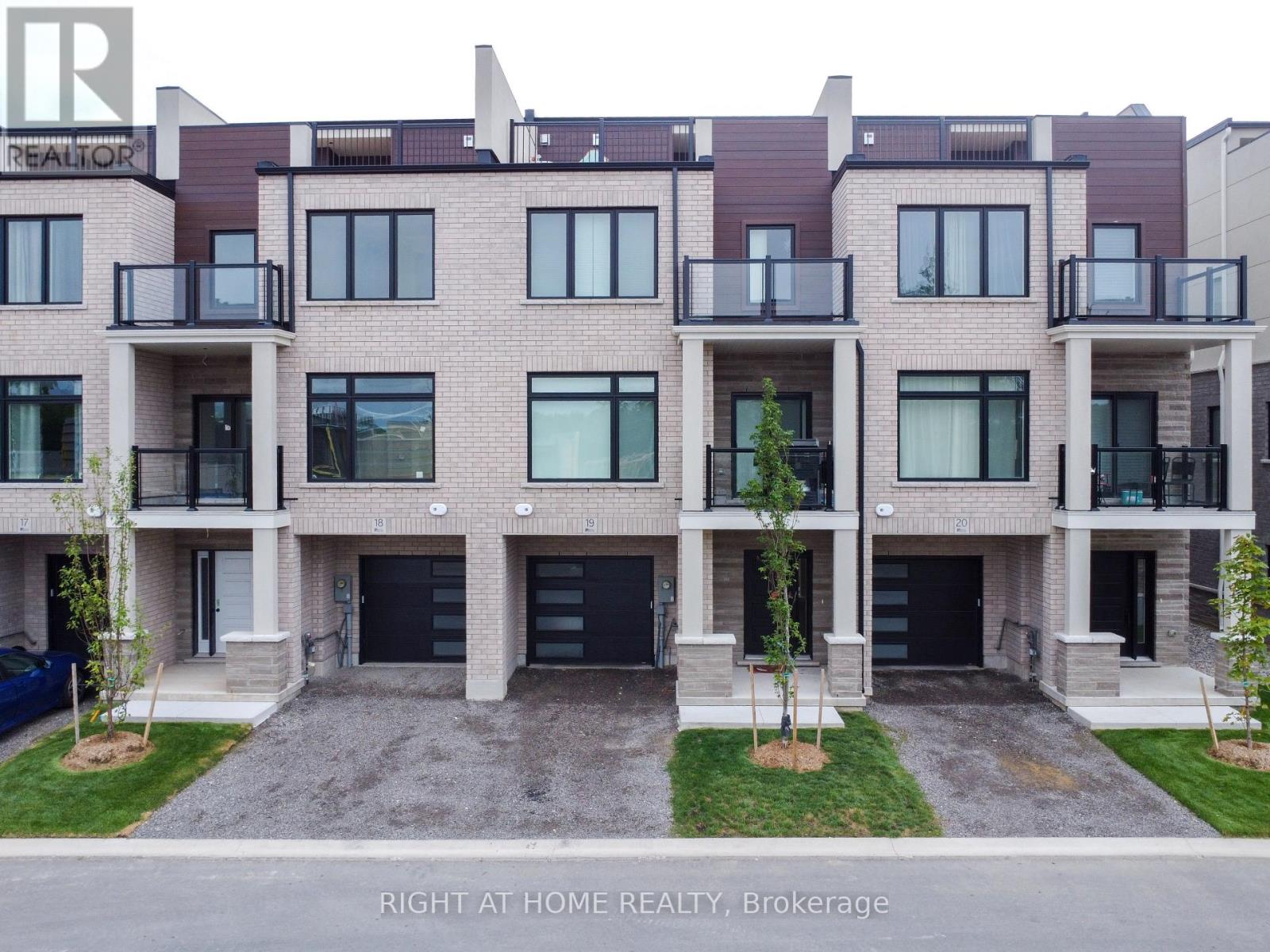 MLS® listing #30241999 for sale located at 19 - 292 VINE STREET