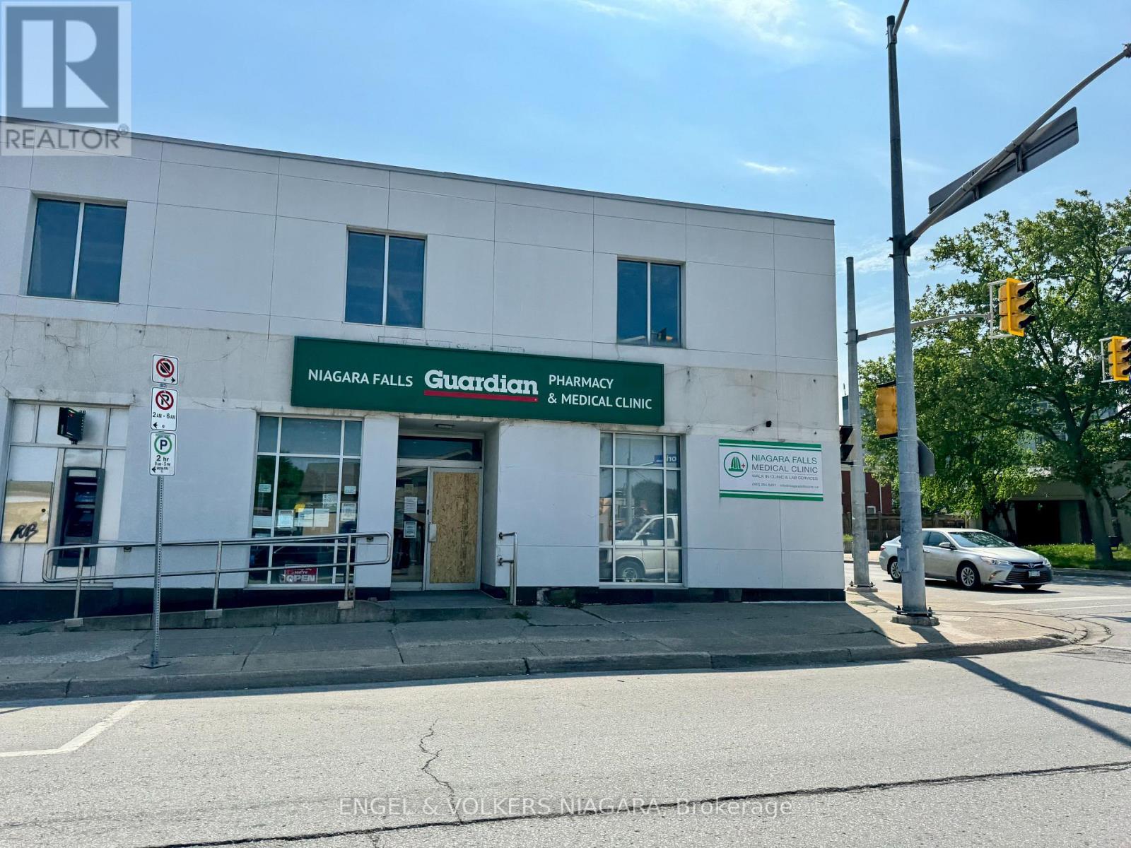 MLS® listing #30242560 for sale located at 4796 VICTORIA AVENUE