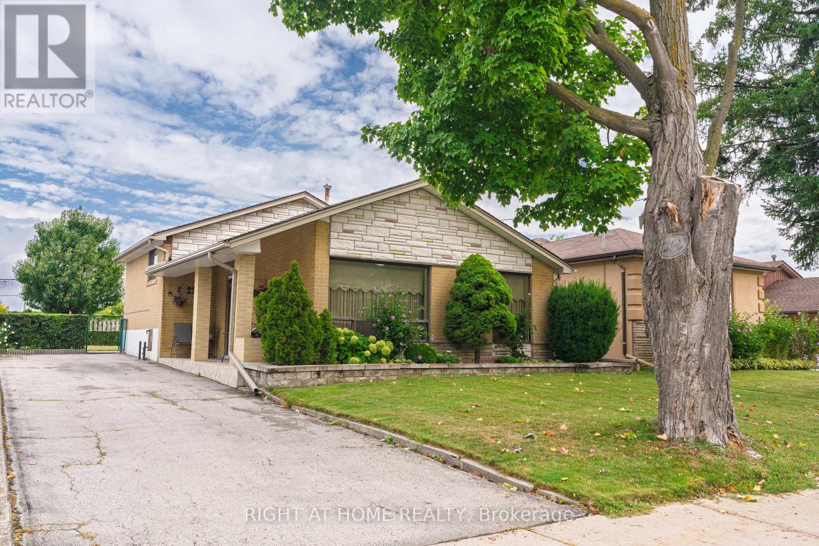 MLS® listing #30242637 for sale located at 22 MONTERREY DRIVE