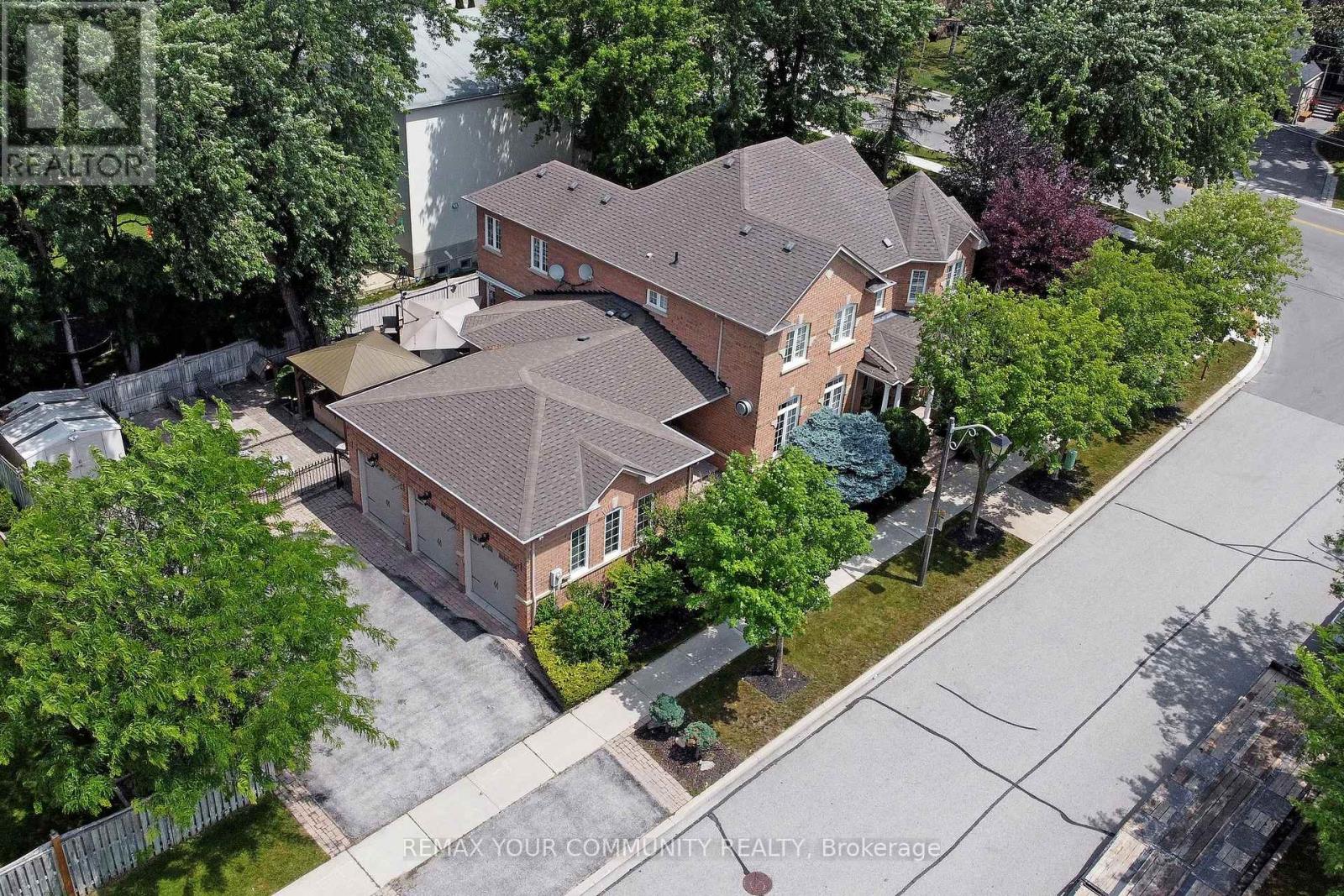 MLS® listing #30242663 for sale located at 2 WINTERBERRY DRIVE