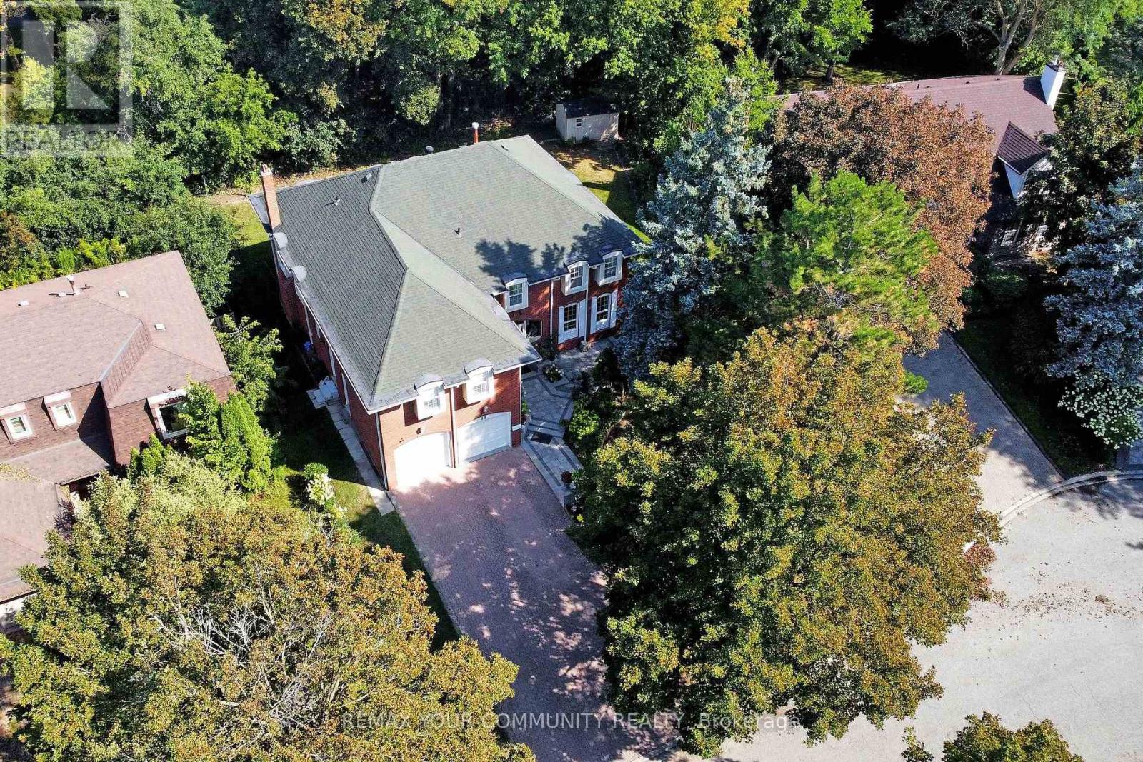 MLS® listing #30242664 for sale located at 88 CAMBRIDGE CRESCENT