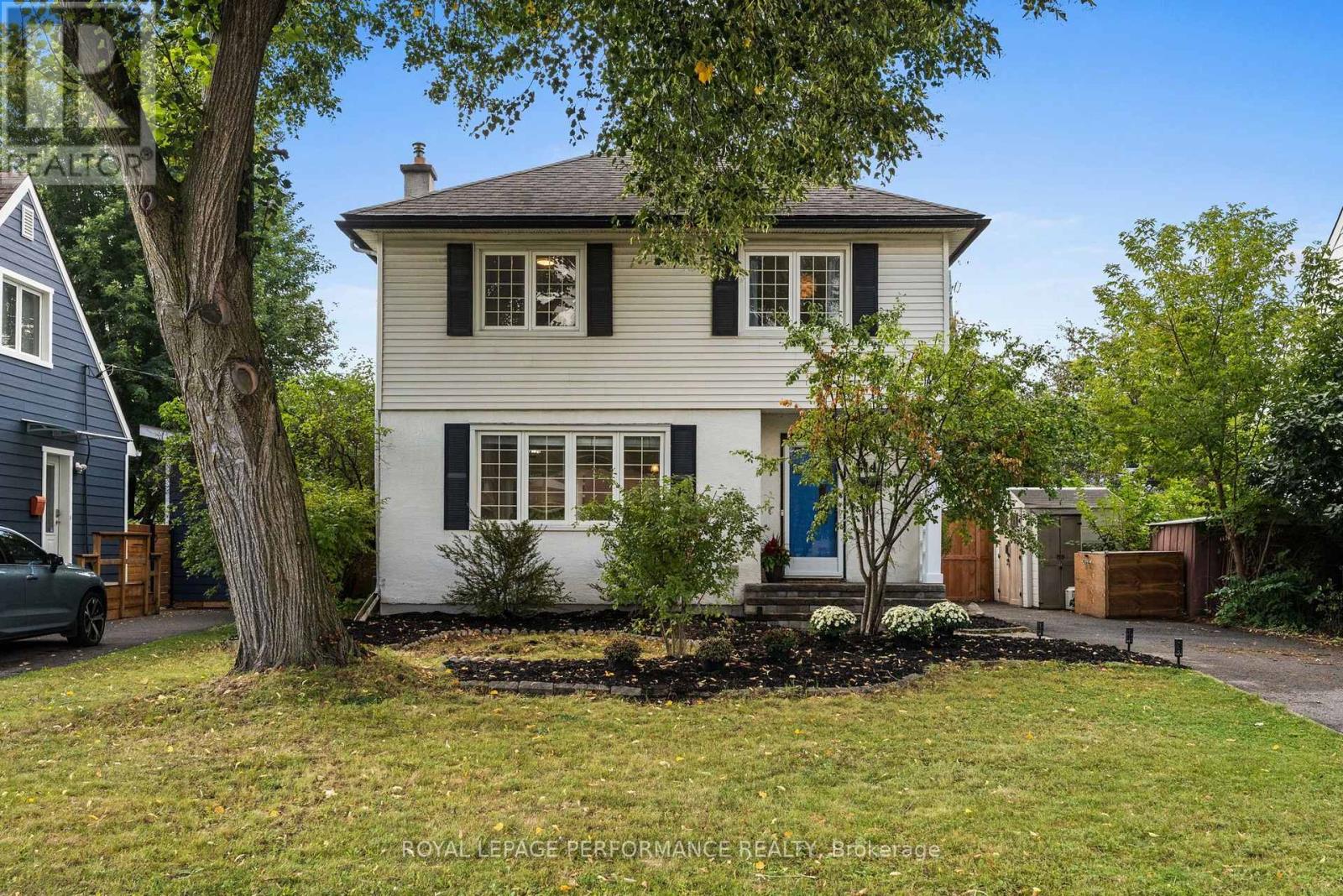 MLS® listing #30242878 for sale located at 814 RAGLAN AVENUE