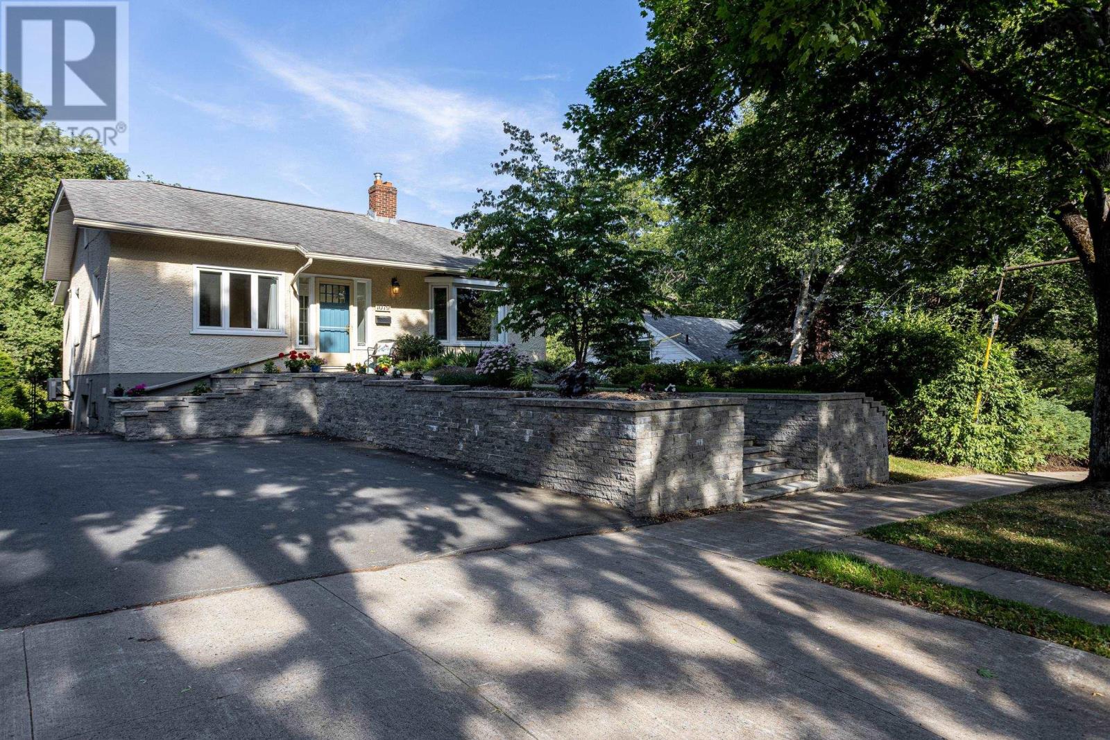 MLS® listing #30242966 for sale located at 1079 Bellevue Avenue