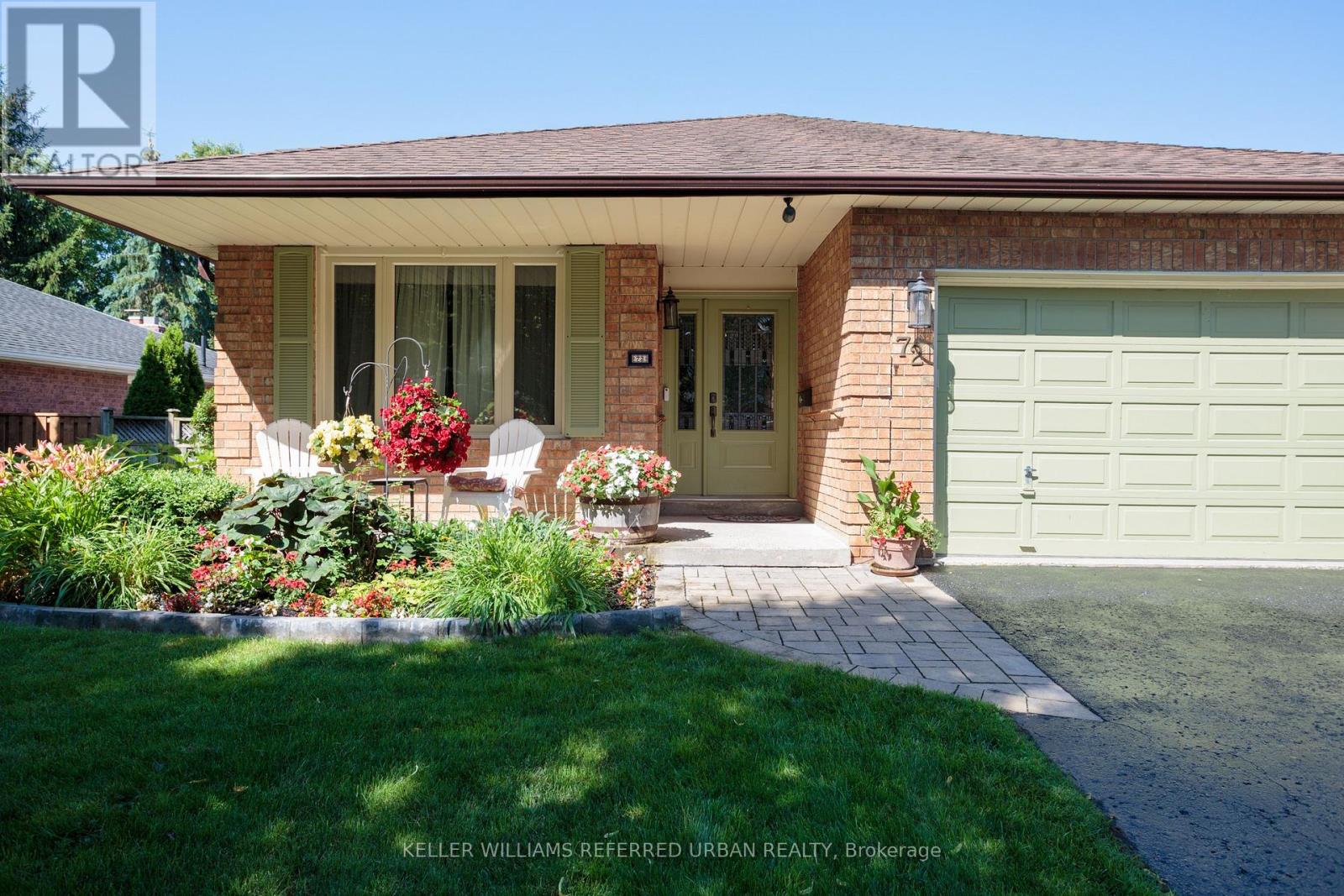 MLS® listing #30243402 for sale located at 72 MUNRO CRESCENT