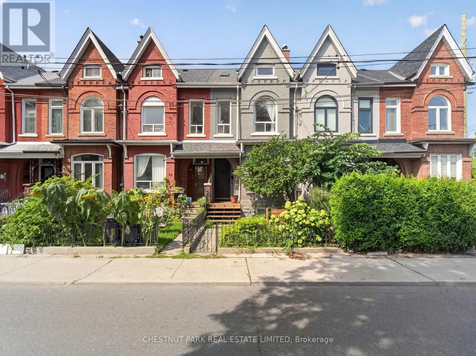 MLS® listing #30244351 for sale located at 28 ROBINSON STREET