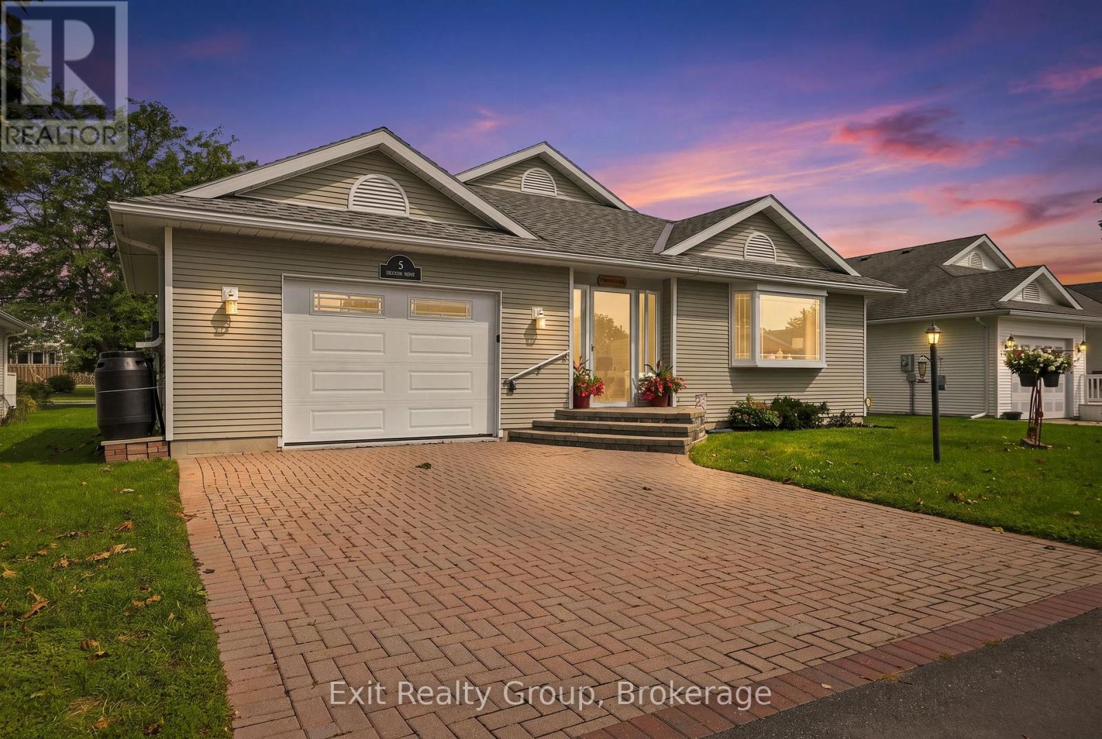 MLS® listing #30244551 for sale located at 6 HERITAGE DRIVE