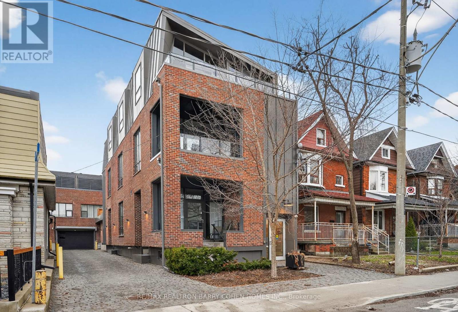 MLS® listing #30245538 for sale located at 7 - 50 BARTLETT AVENUE