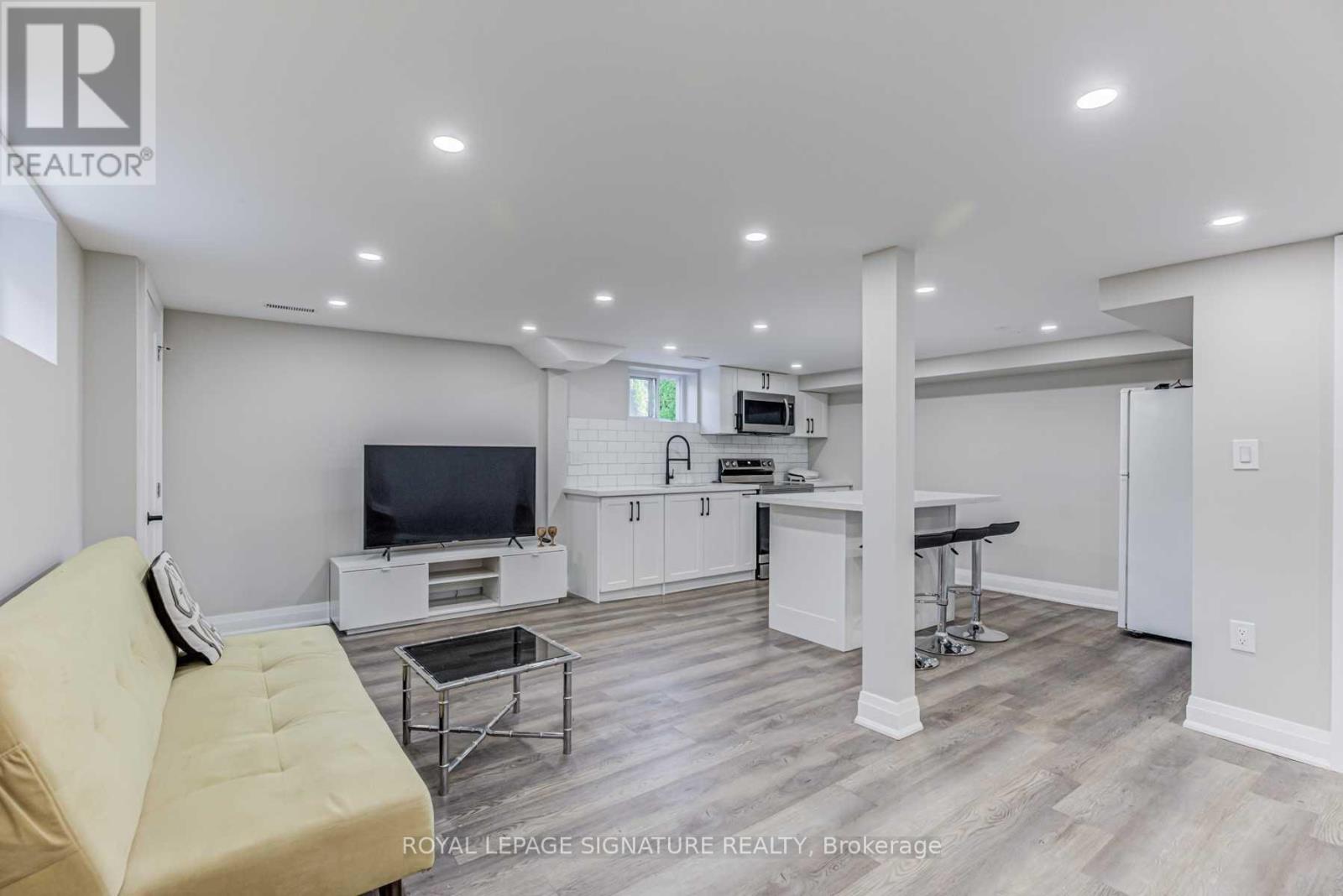 MLS® listing #30245794 for sale located at 54 INNISWOOD DRIVE