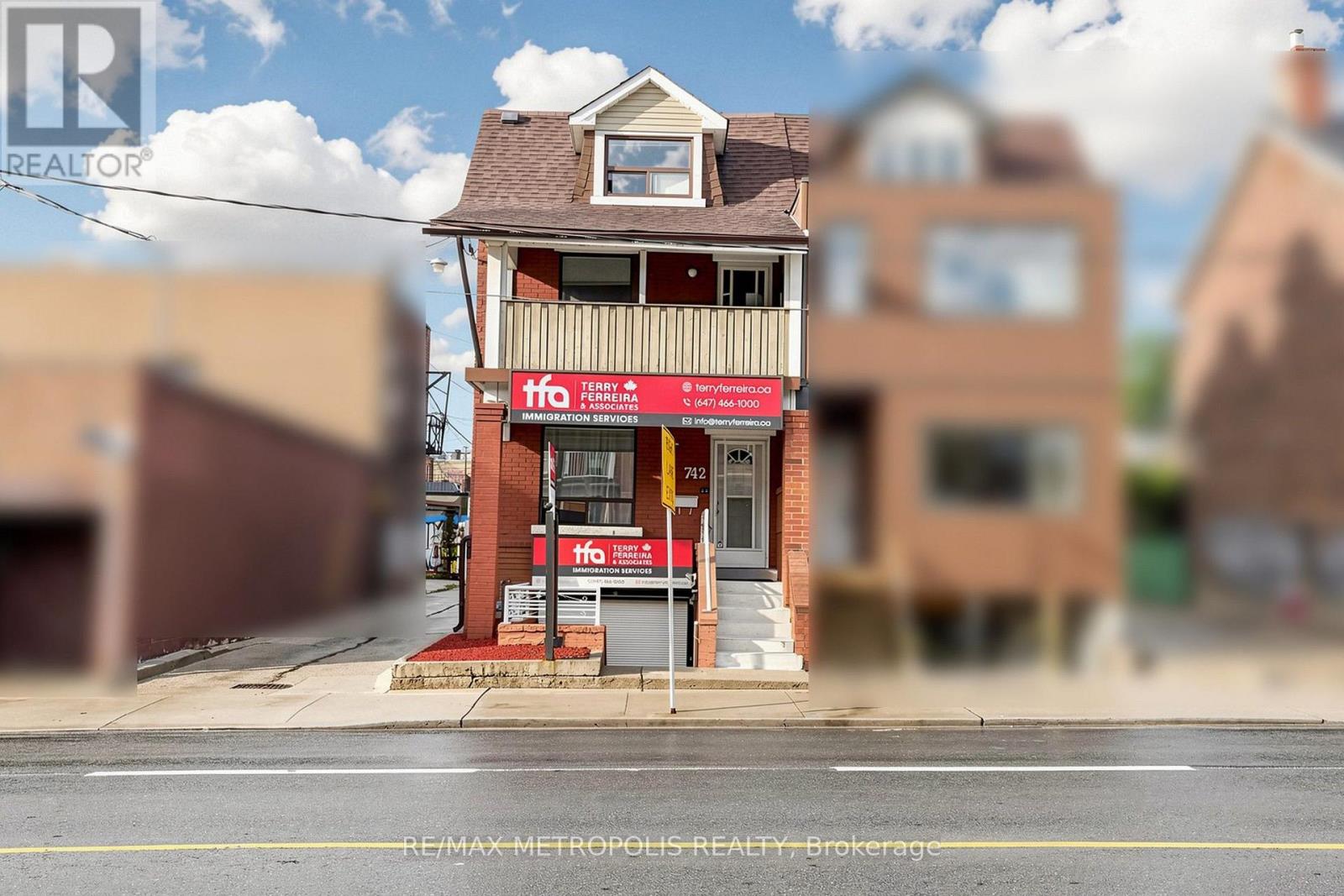 MLS® listing #30255369 for sale located at 742 DUFFERIN STREET