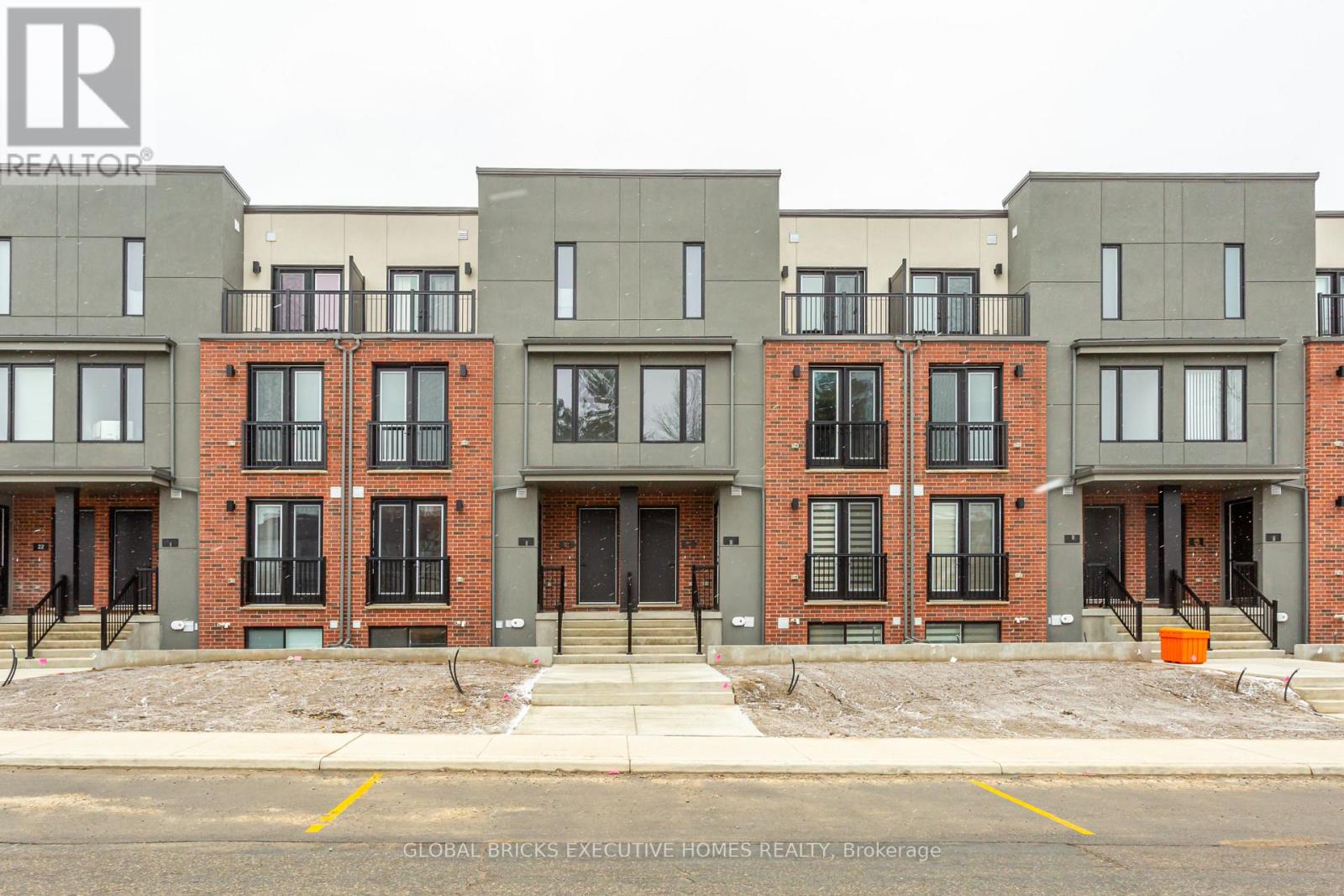 MLS® listing #30258749 for sale located at 15 - 99 ROGER STREET