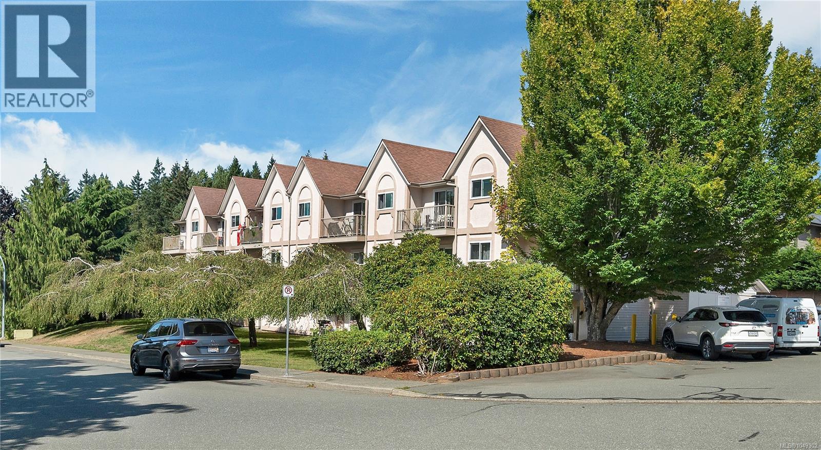 MLS® listing #30260076 for sale located at 102 4692 Alderwood Pl