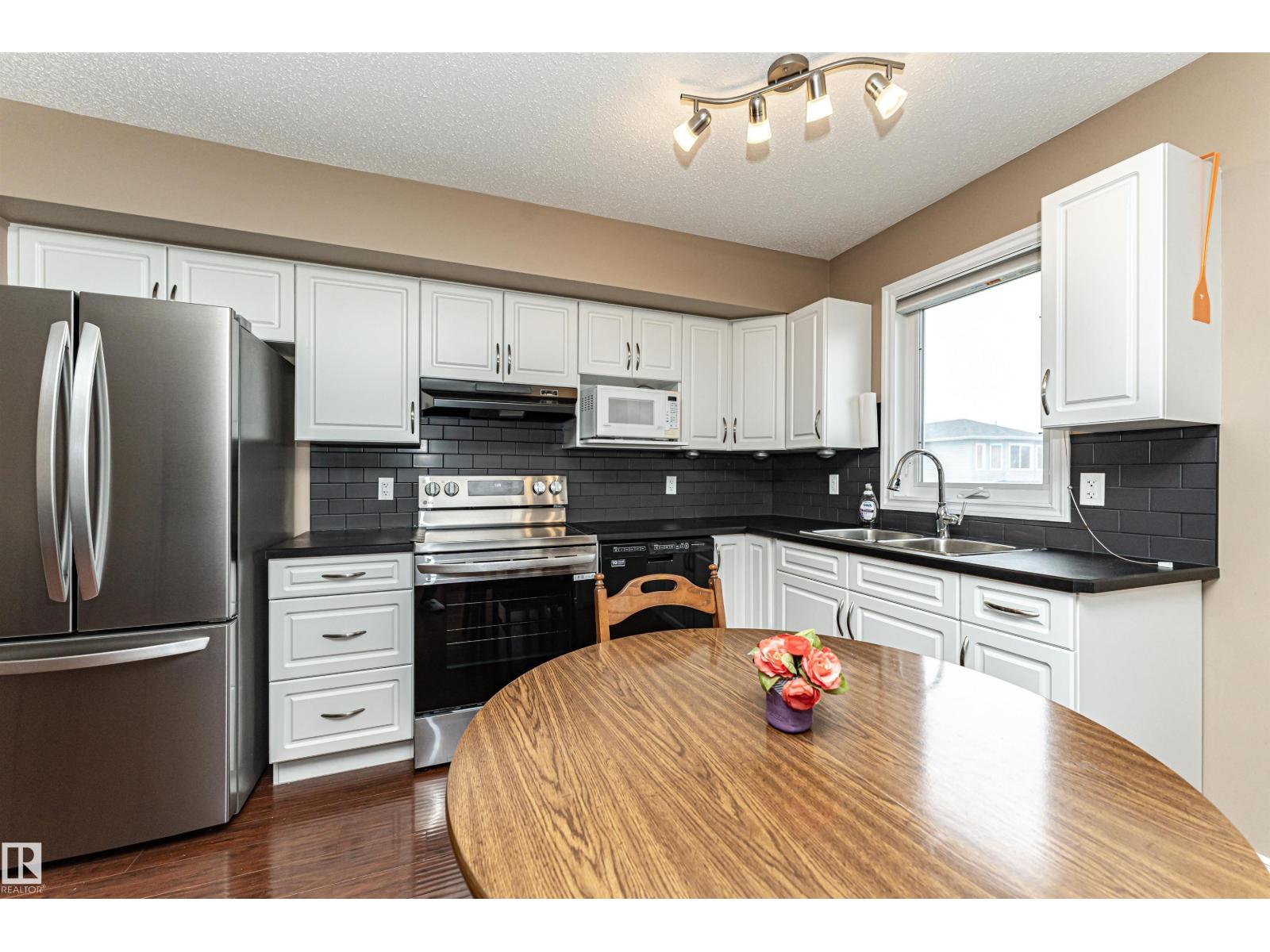 MLS® listing #30261184 for sale located at #44 171 BRINTNELL BV NW