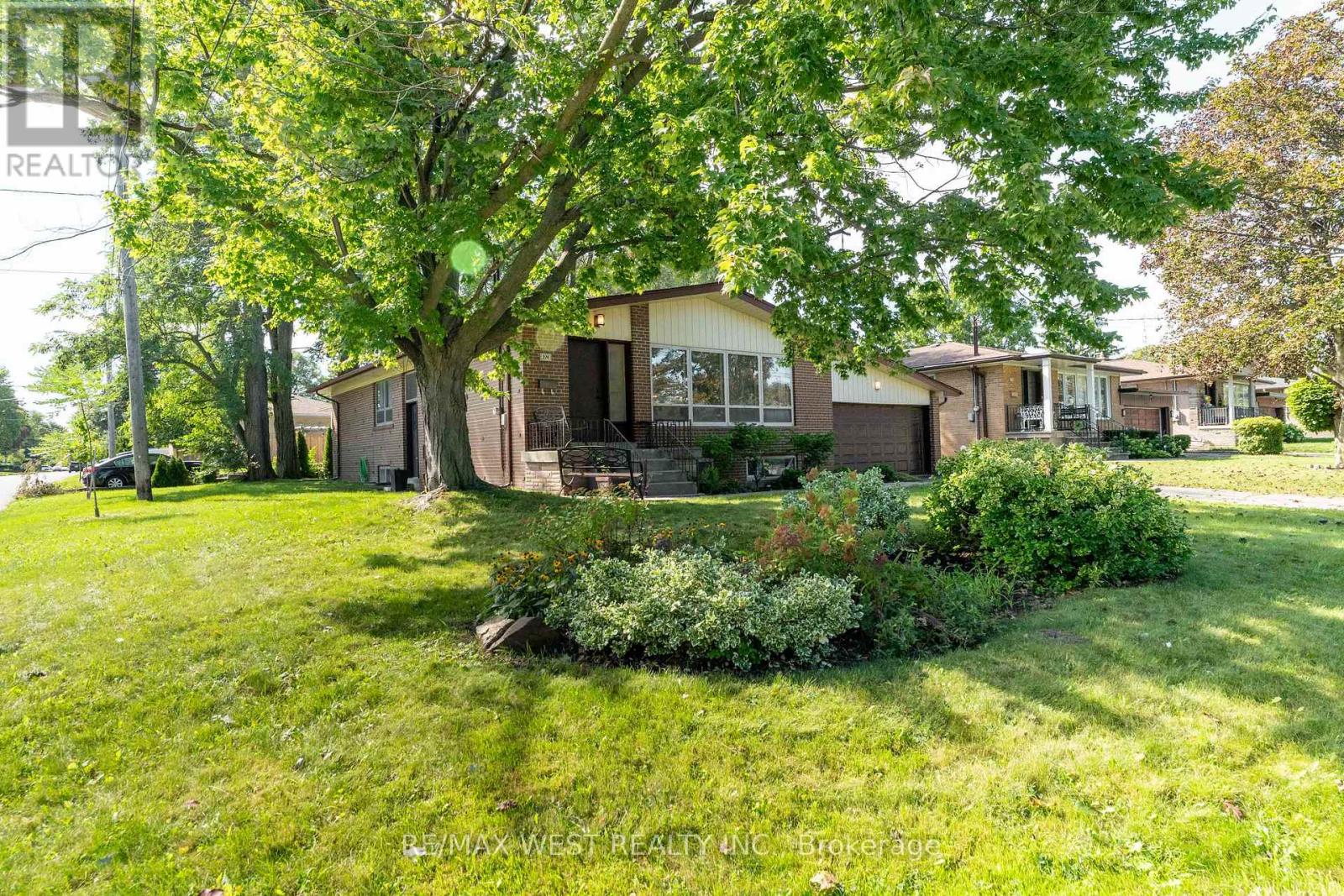 MLS® listing #30264447 for sale located at 274 MAXWELL STREET