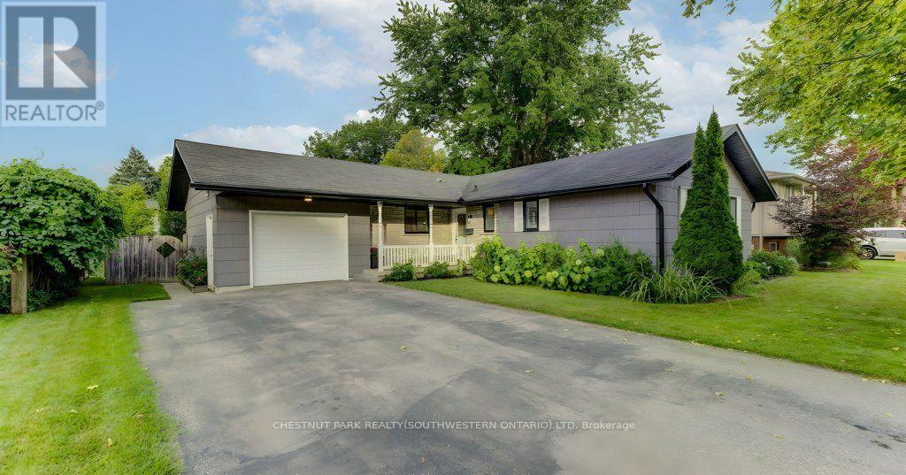 MLS® listing #30266370 for sale located at 3 BLUE HERON COURT