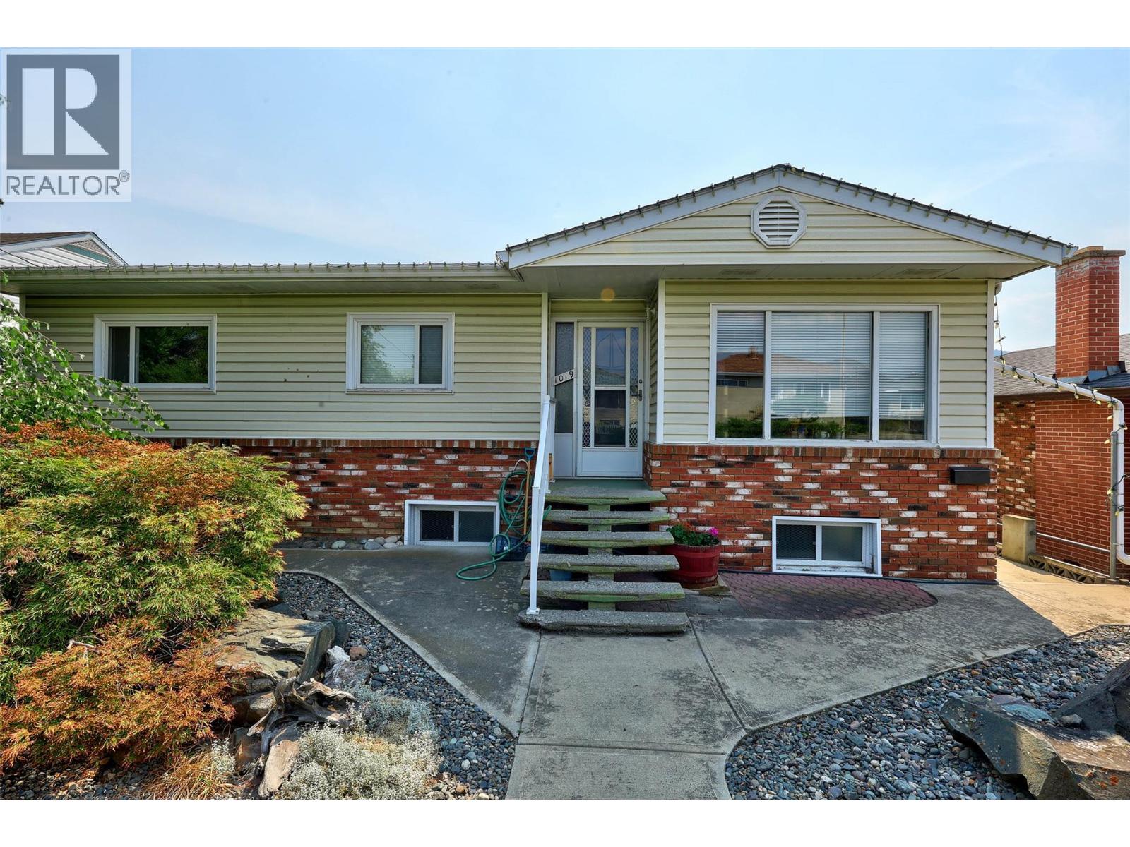MLS® listing #30269382 for sale located at 1019 Moncton Avenue