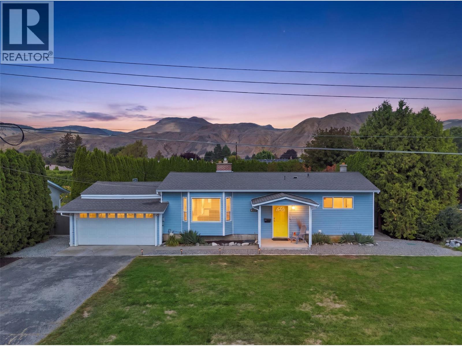 MLS® listing #30269939 for sale located at 2366 GLENVIEW Avenue