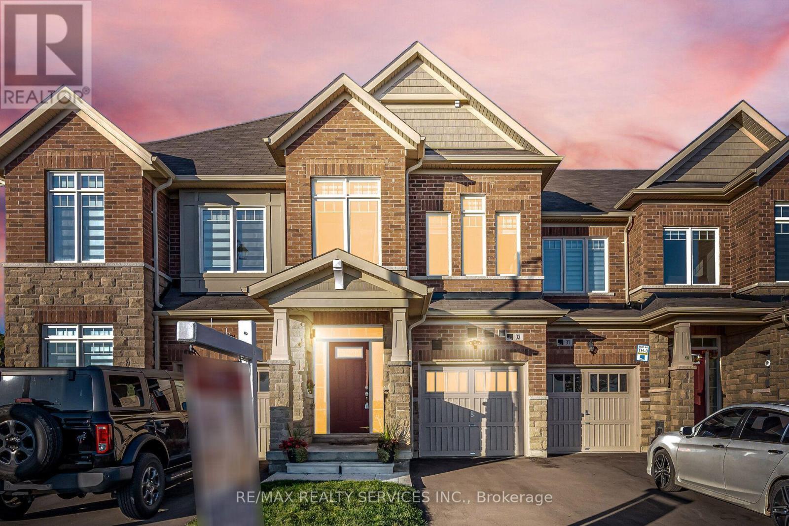 MLS® listing #30270405 for sale located at 33 SPARROWBROOK STREET