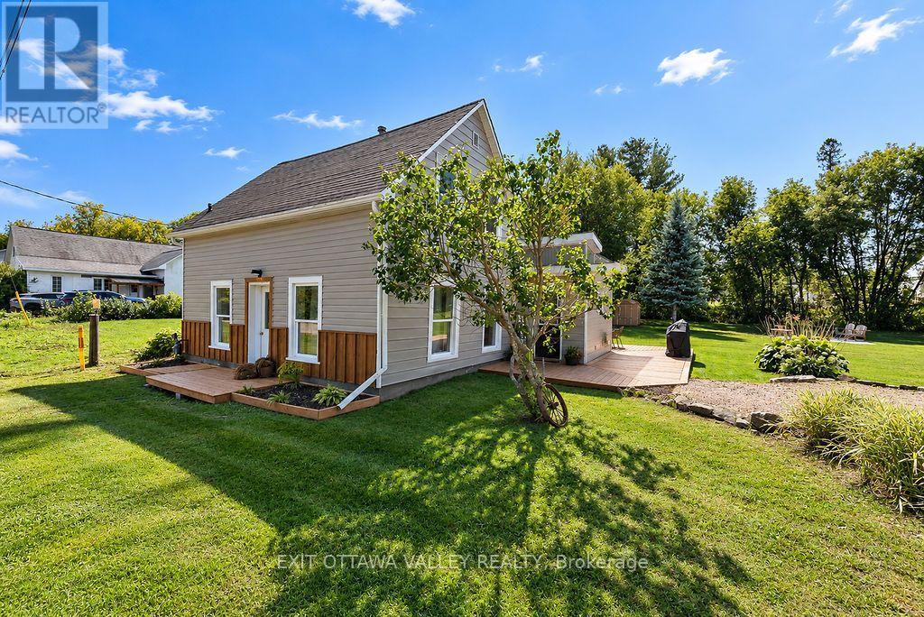 MLS® listing #30270443 for sale located at 733 CALVIN ROAD