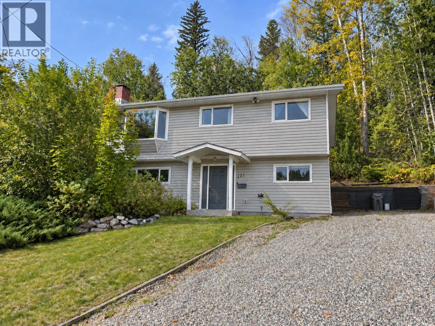 MLS® listing #30271314 for sale located at 121 LINDSAY STREET