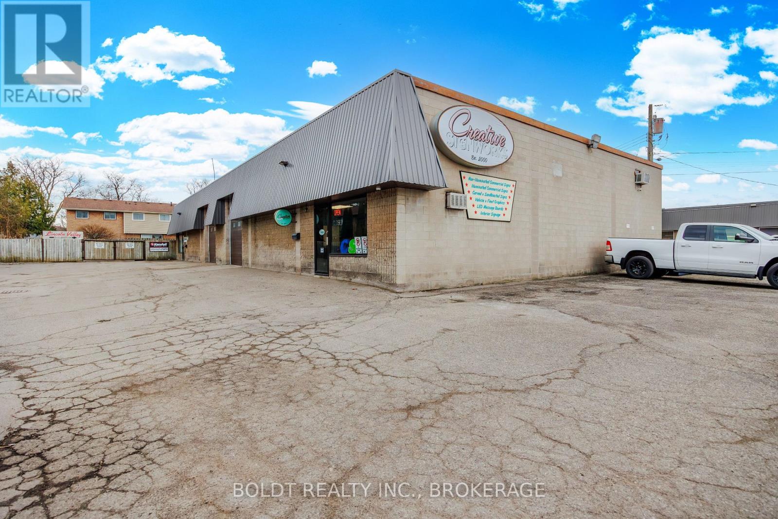 MLS® listing #30271852 for sale located at 3 - 52 SCOTT STREET W