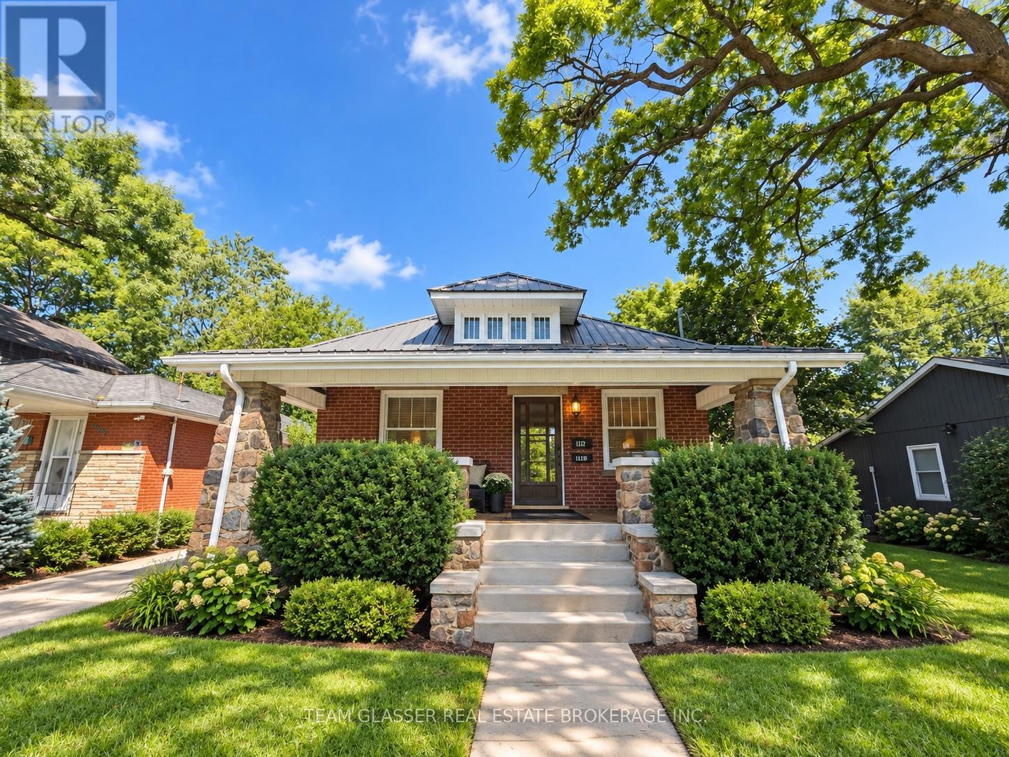 MLS® listing #30271915 for sale located at UPPER - 884 TRAFALGAR STREET