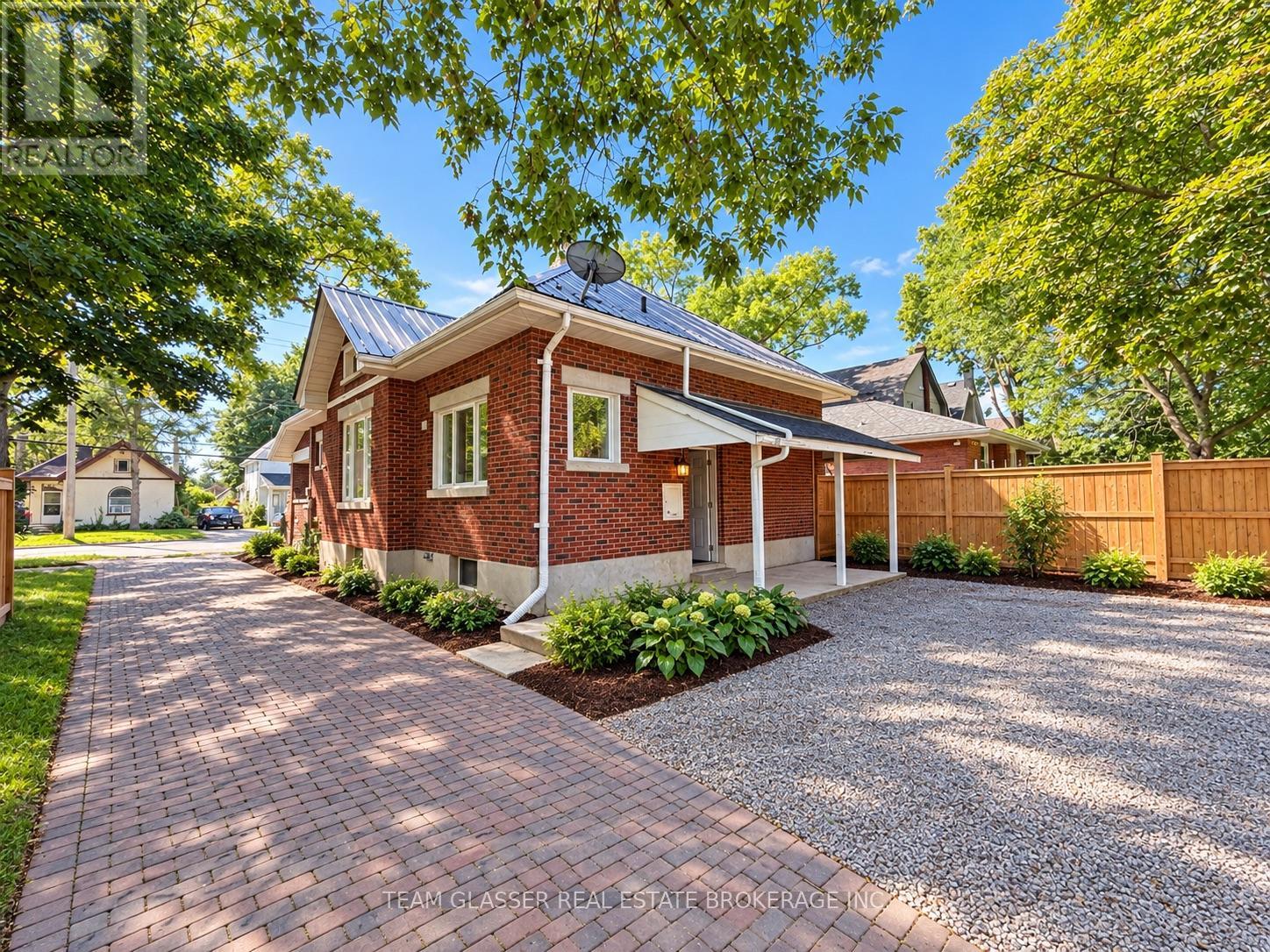 MLS® listing #30271958 for sale located at LOWER - 884 TRAFALGAR STREET