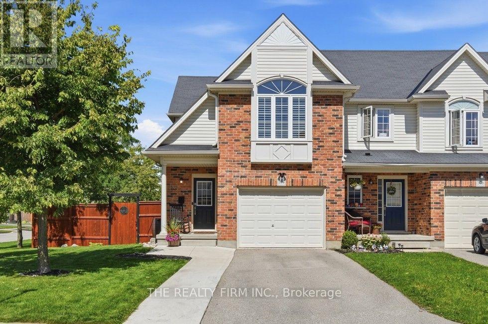 MLS® listing #30272656 for sale located at 914 SILVERFOX CRESCENT