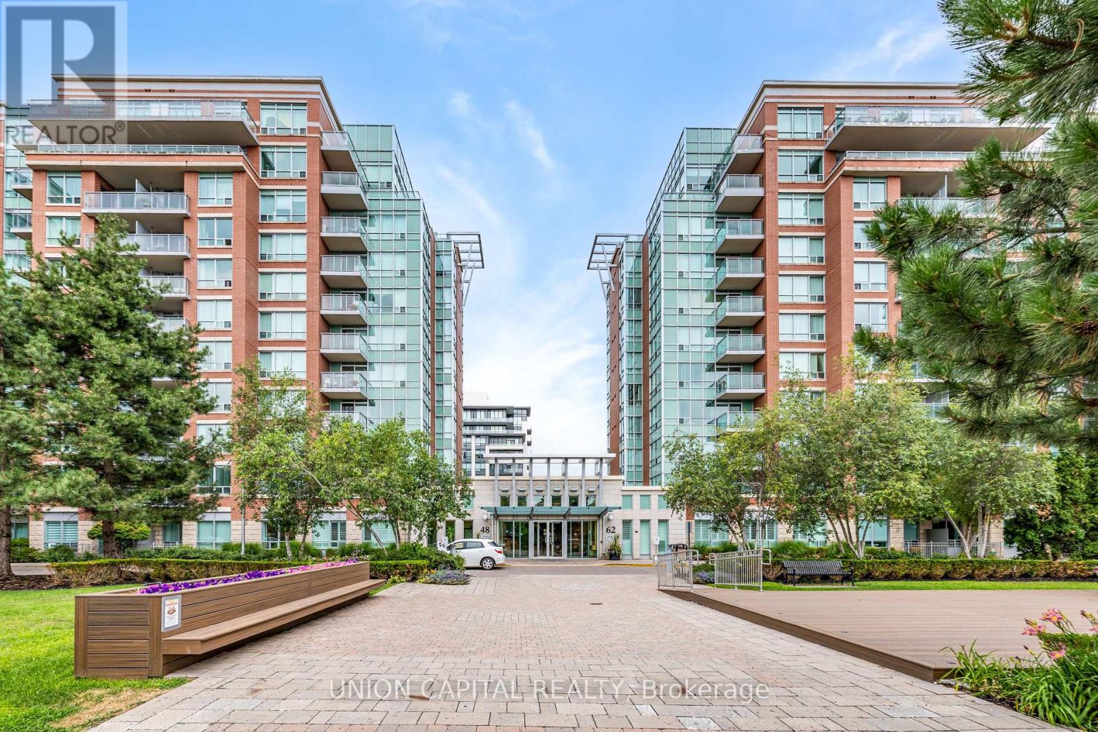MLS® listing #30272667 for sale located at 102 - 48 SUNCREST BOULEVARD