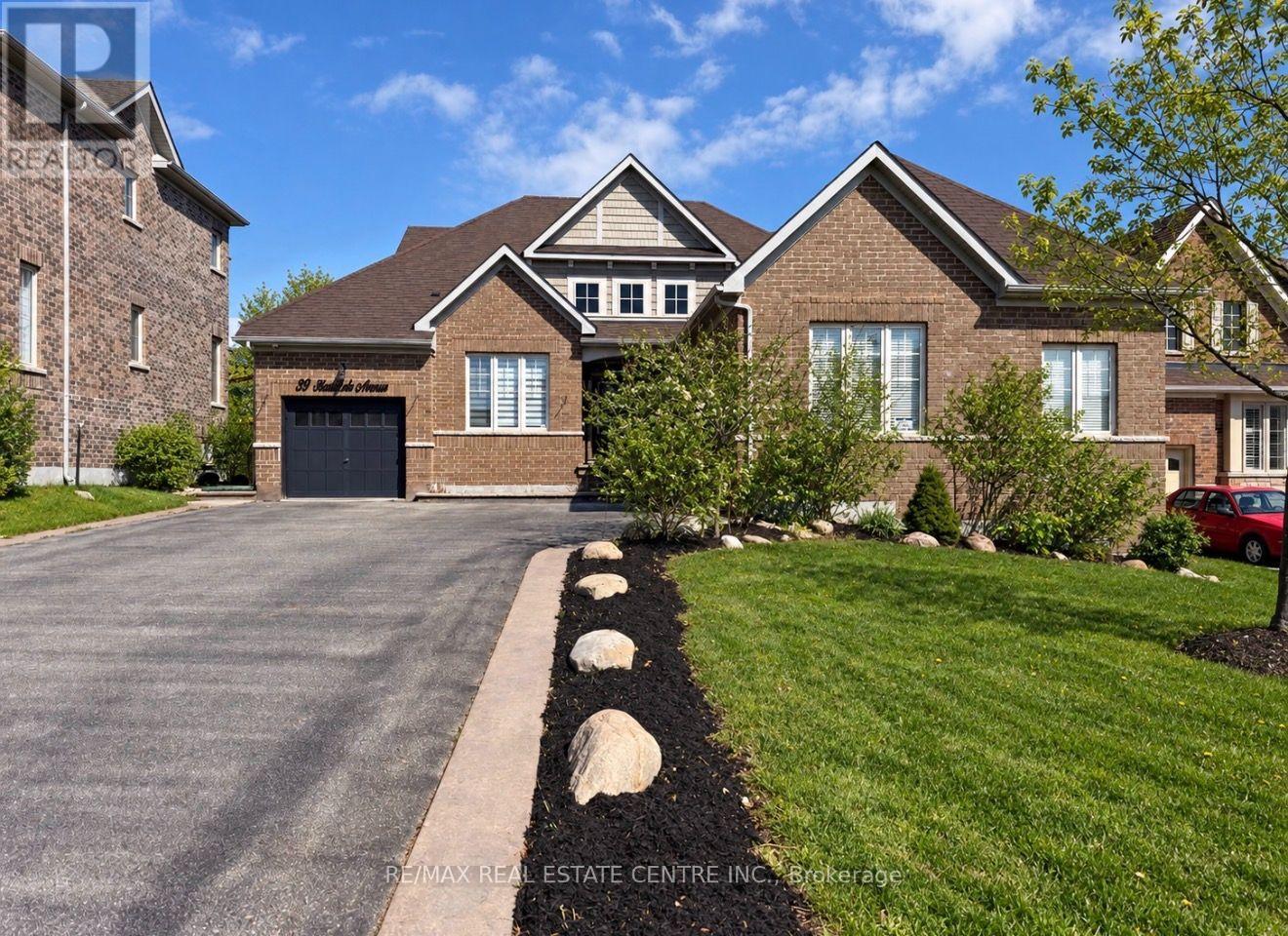MLS® listing #30272686 for sale located at 33 STONEGATE AVENUE