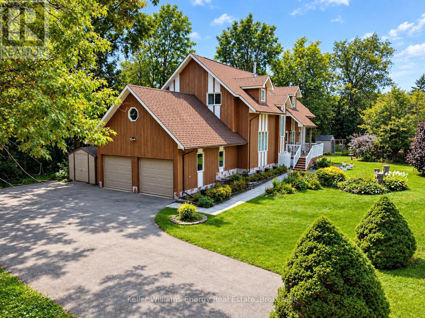 MLS® listing #30272693 for sale located at 1443 ELIZABETH STREET