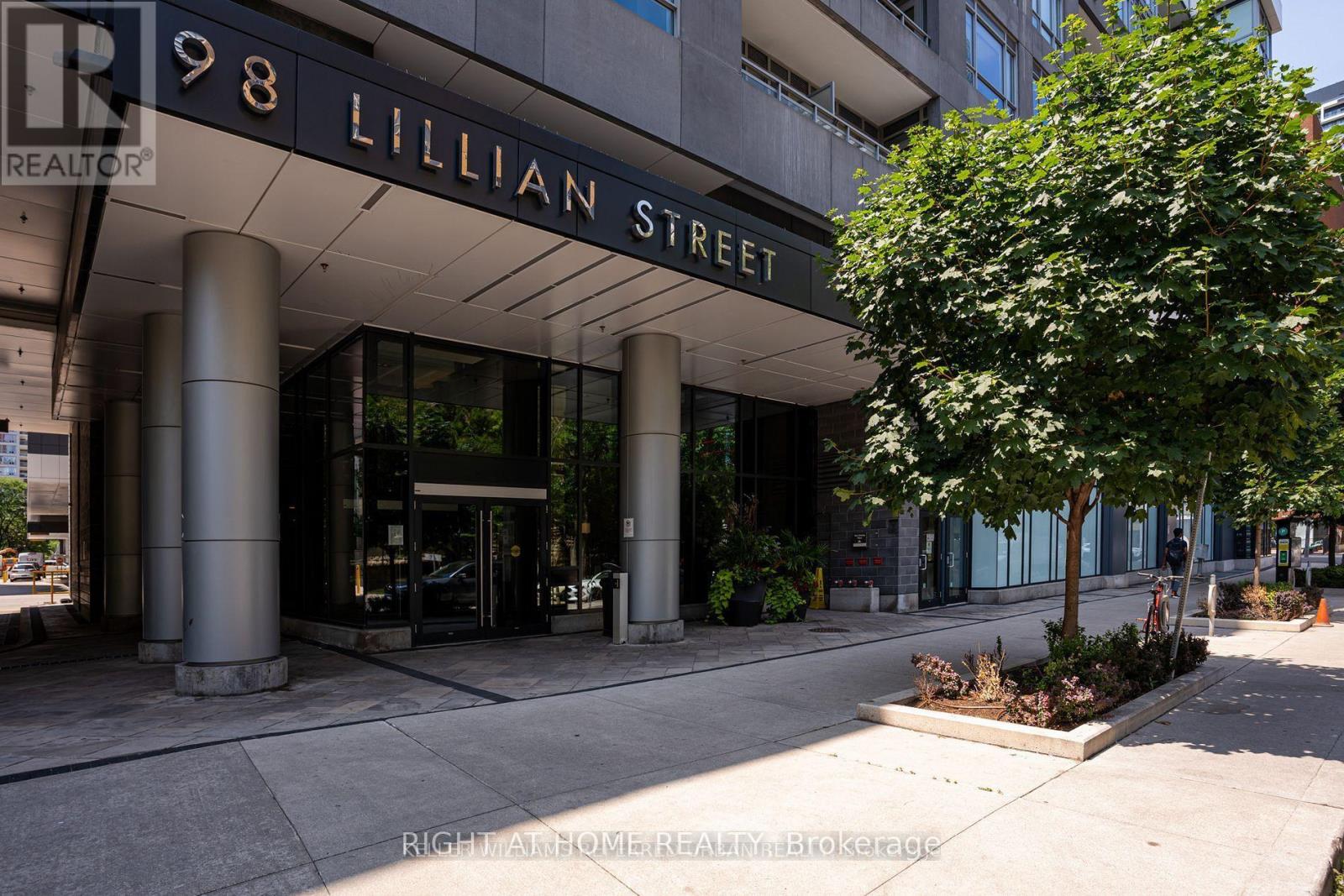 MLS® listing #30272697 for sale located at # 916 - 98 LILLIAN STREET
