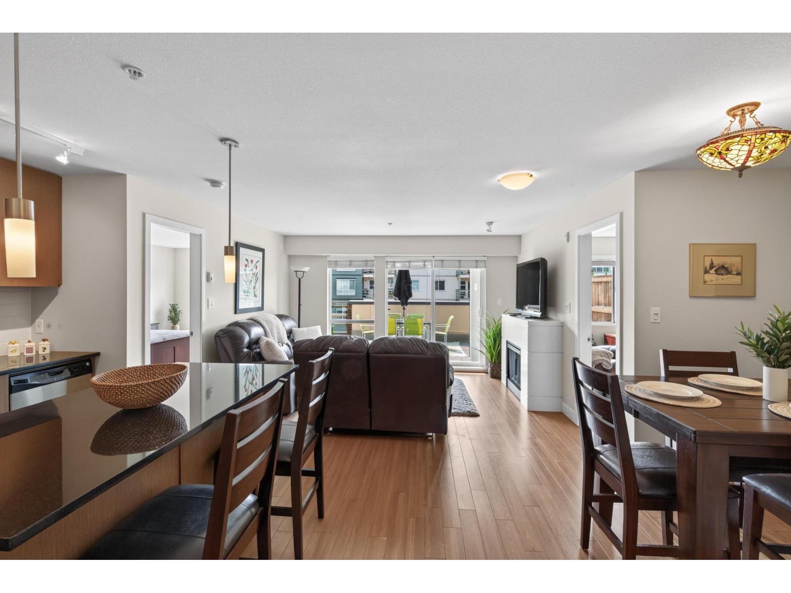 MLS® listing #30273961 for sale located at 221 15745 CROYDON DRIVE