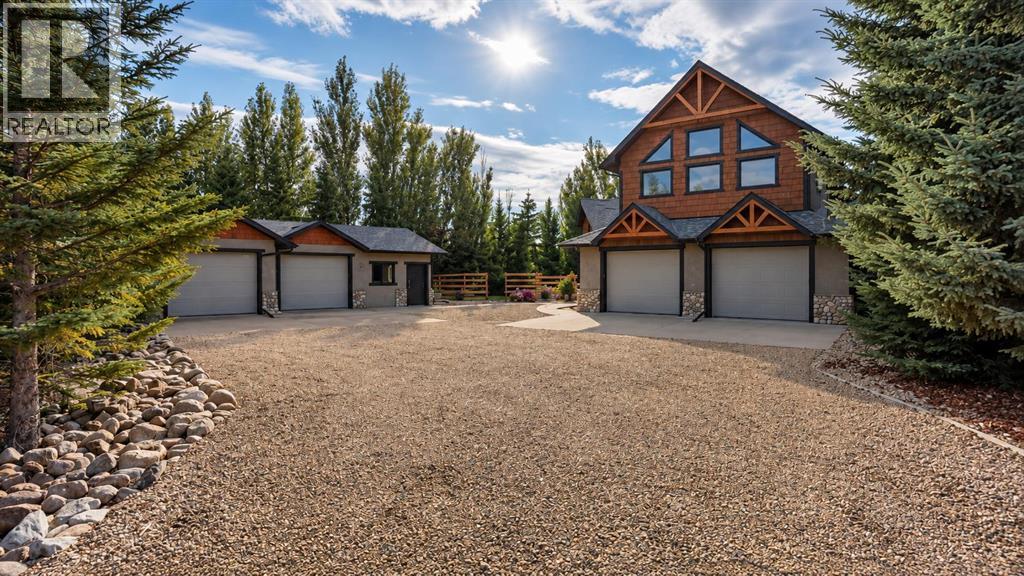 MLS® listing #30276114 for sale located at 618 Peacock Close
