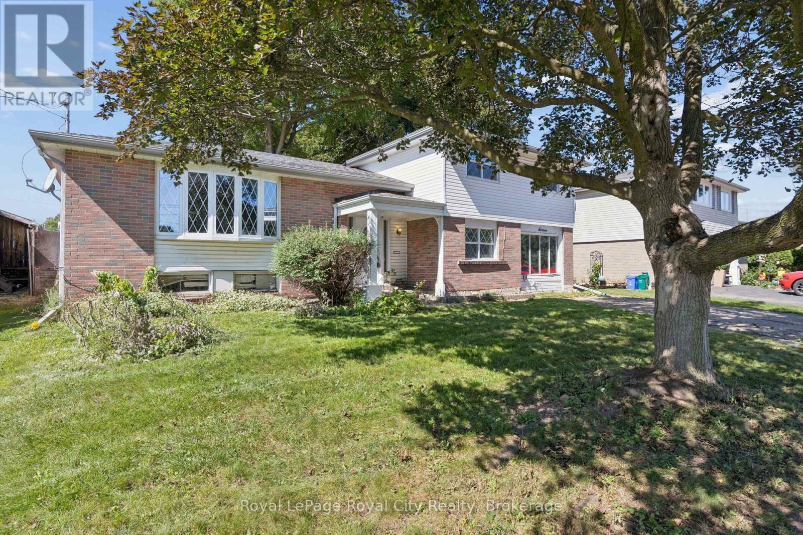 MLS® listing #30276410 for sale located at 16 HEATHER COURT