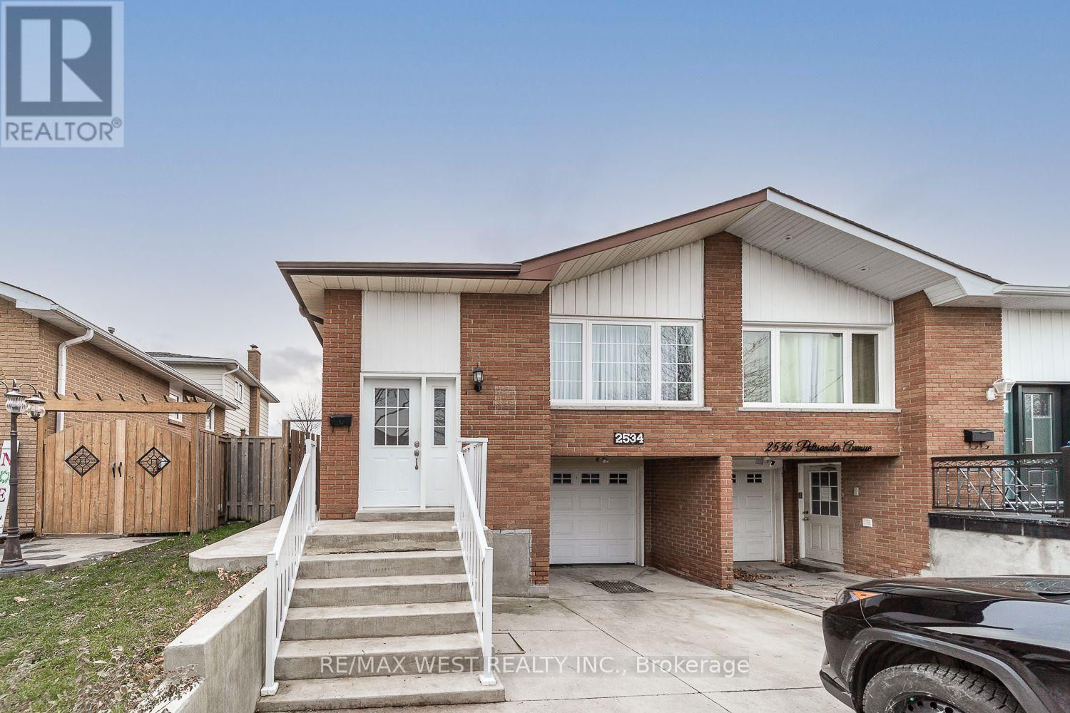 MLS® listing #30279116 for sale located at 2534 PALISANDER AVENUE