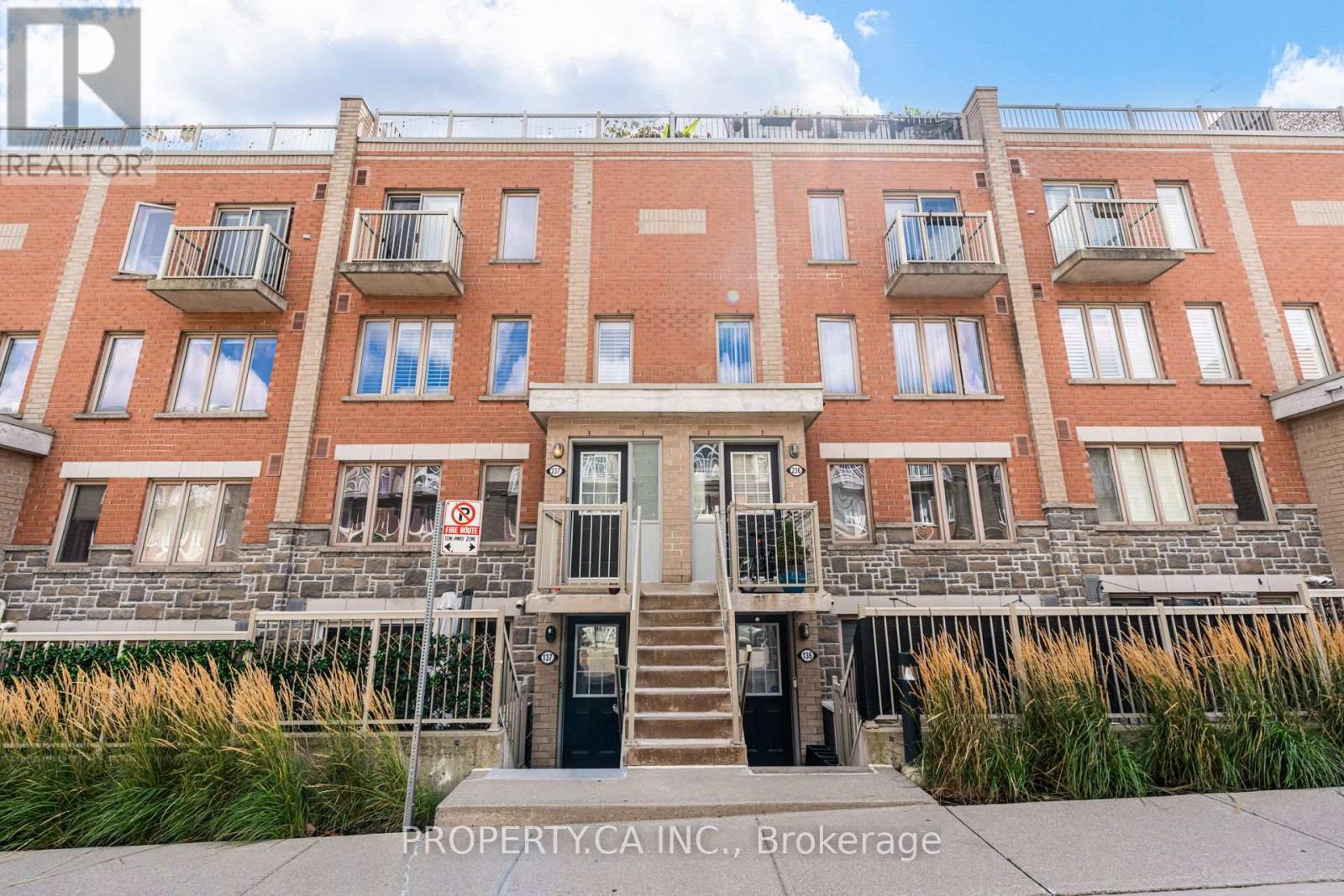 MLS® listing #30279424 for sale located at 237 - 25 TURNTABLE CRESCENT