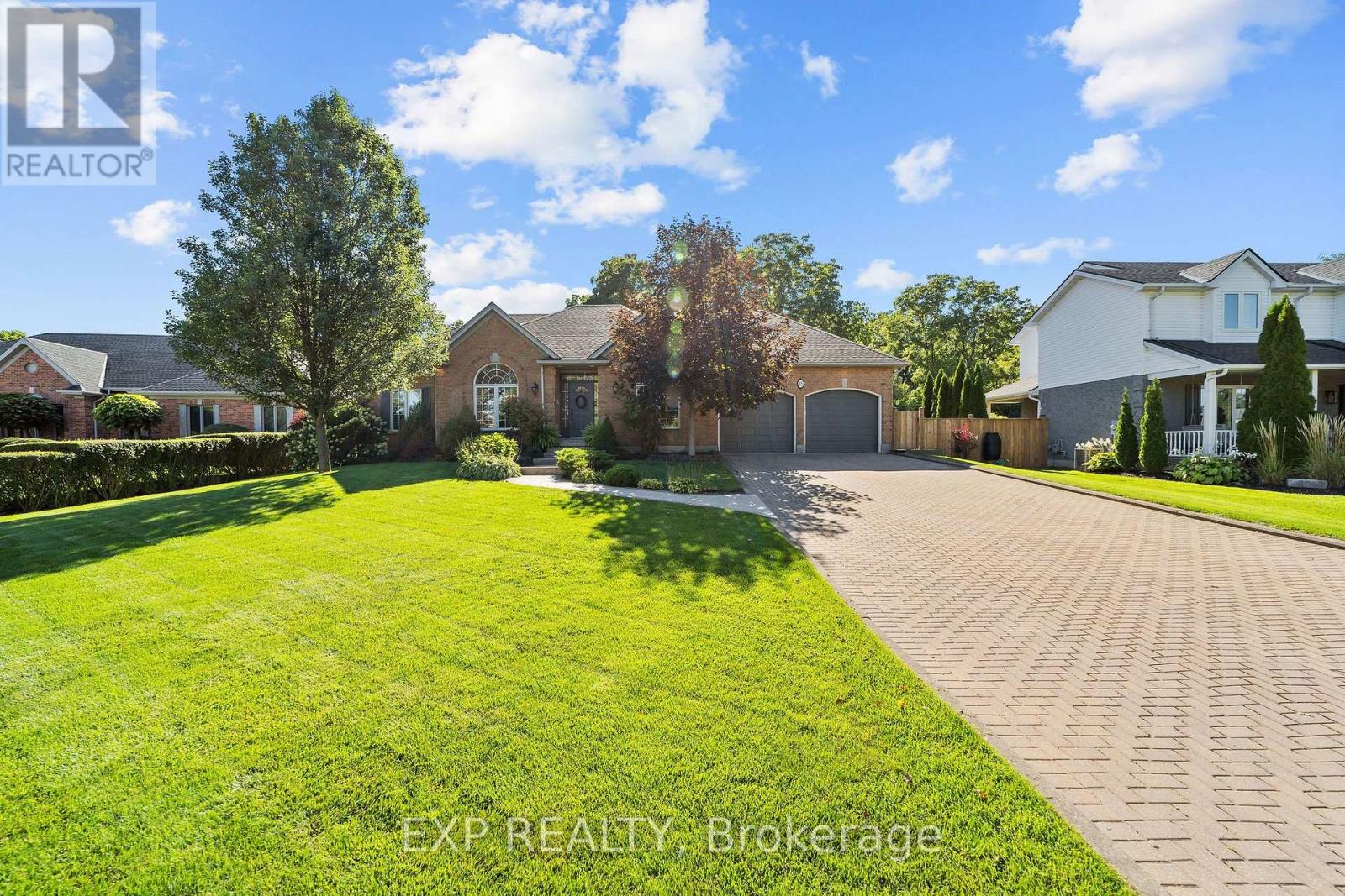 MLS® listing #30281135 for sale located at 35 HERITAGE PLACE