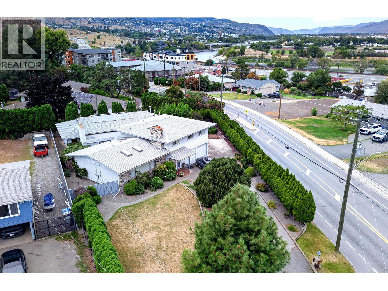 MLS® listing #30281498 for sale located at 1705 KNOLLWOOD Crescent