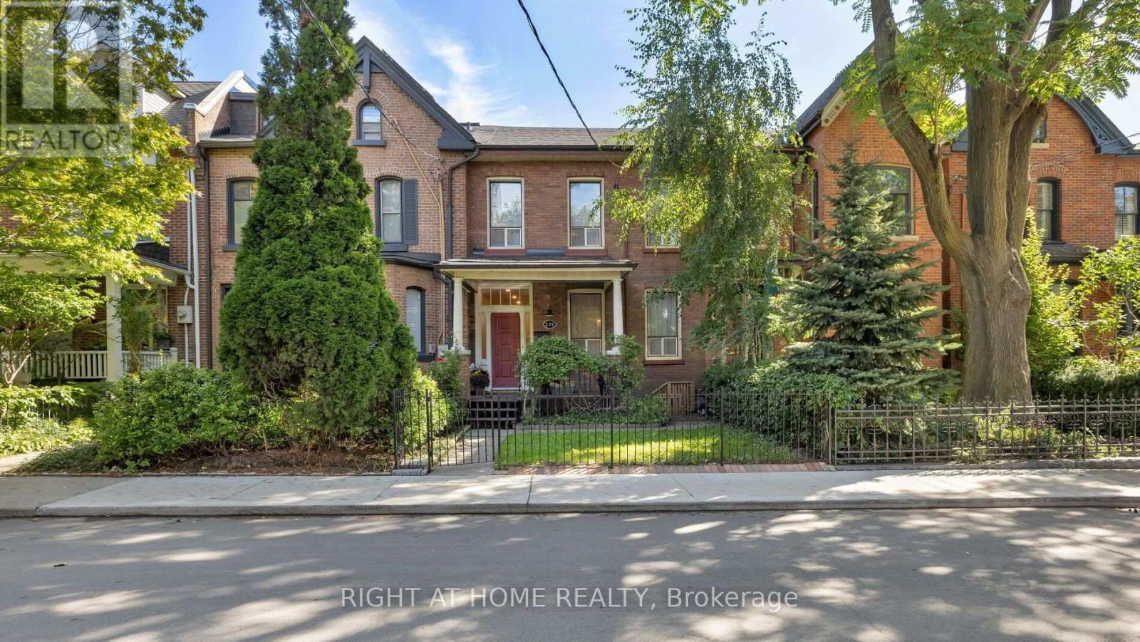 MLS® listing #30281769 for sale located at 239 SEATON STREET