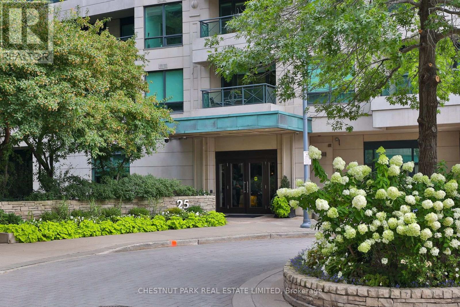 MLS® listing #30282572 for sale located at 201 - 25 SCRIVENER SQUARE