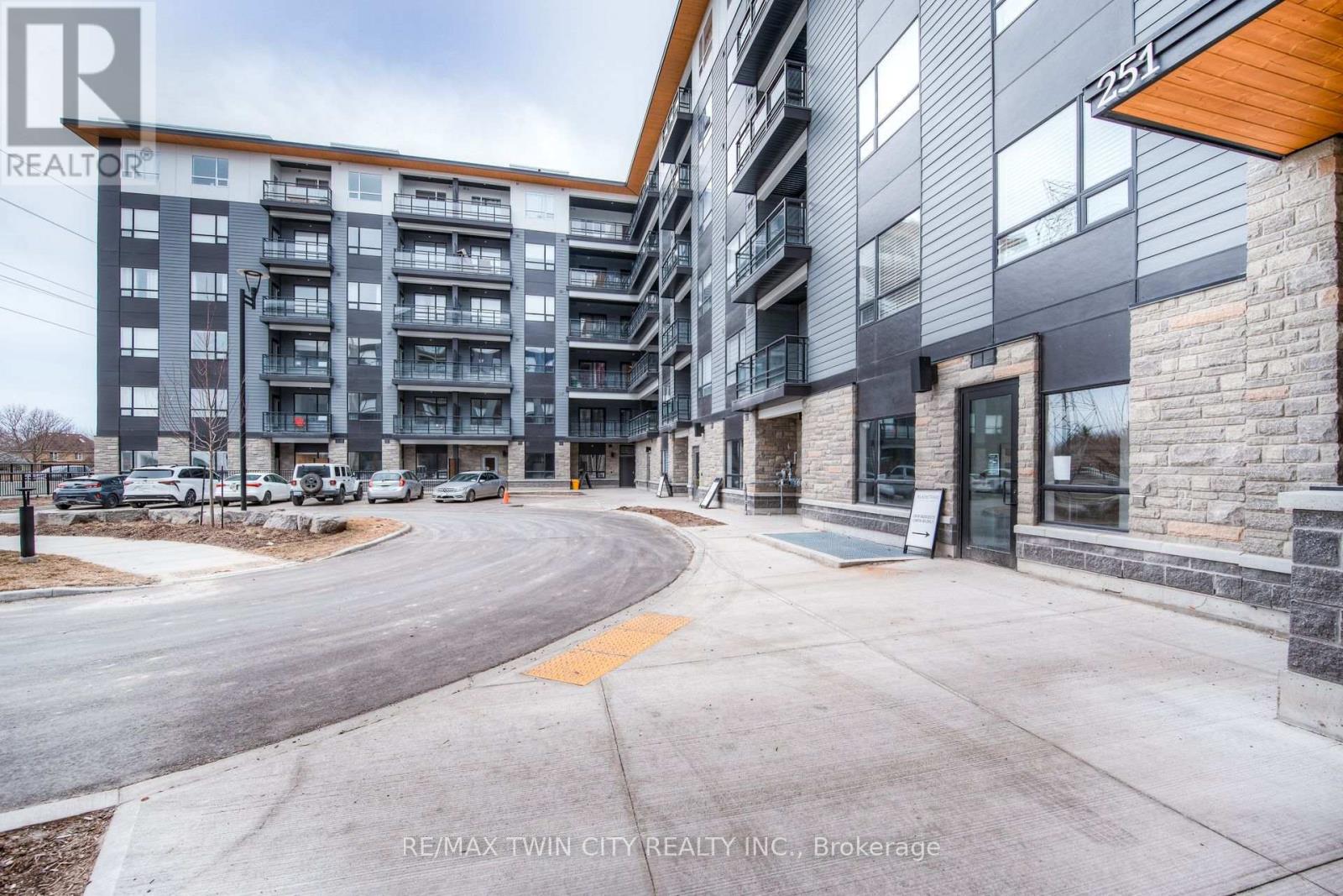 MLS® listing #30282953 for sale located at 314 - 251 NORTHFIELD DRIVE E