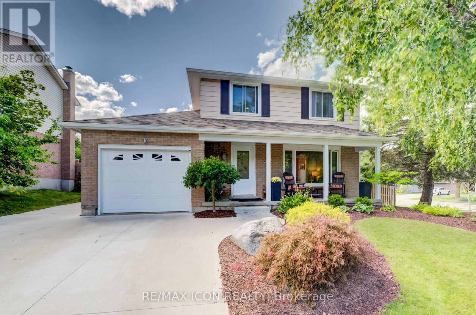 MLS® listing #30283753 for sale located at 7 VINTAGE CRESCENT