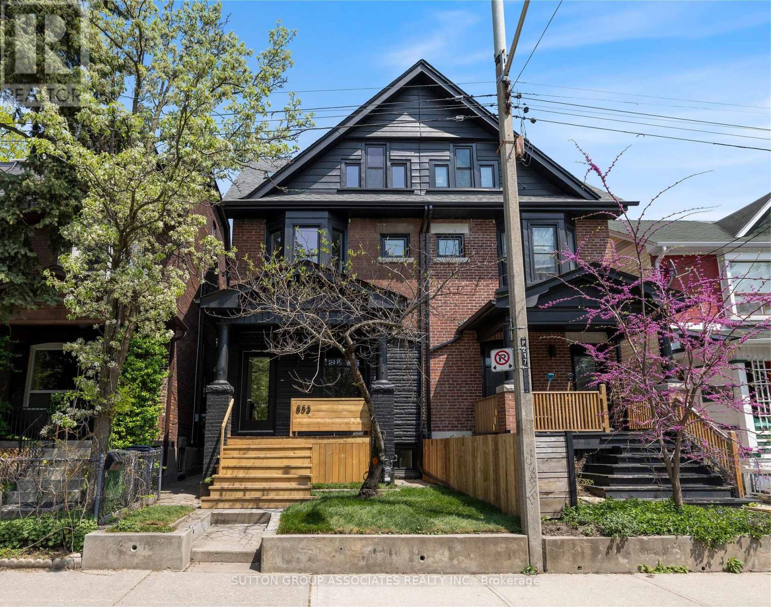 MLS® listing #30284209 for sale located at 853 MANNING AVENUE