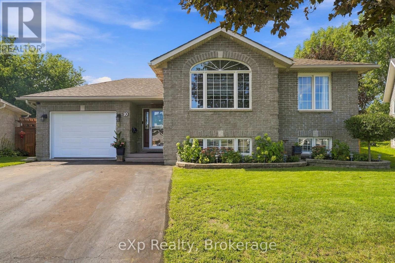 MLS® listing #30284343 for sale located at 10 CHRISTOPHER COURT