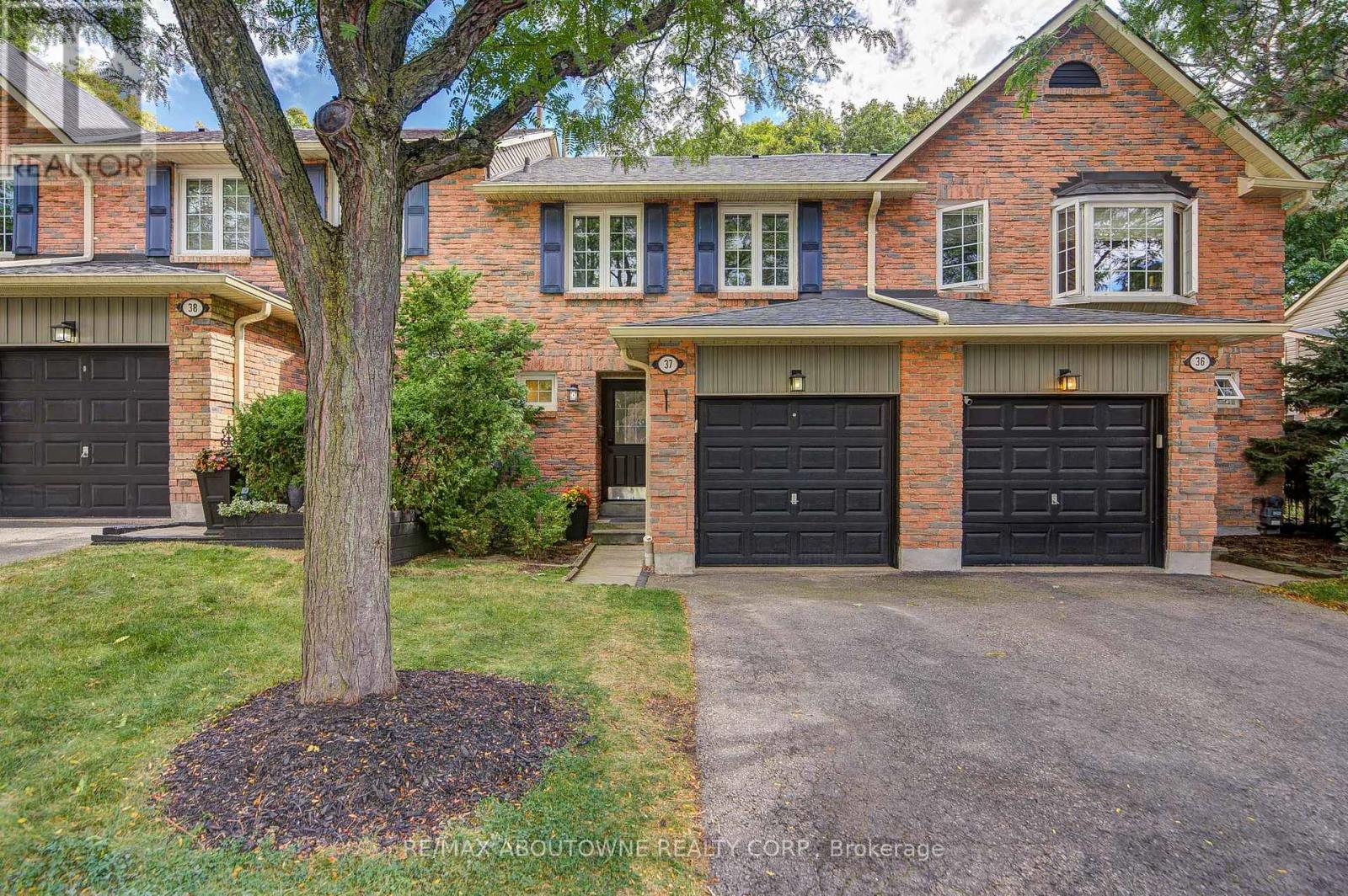 MLS® listing #30284901 for sale located at 37 - 2766 FOLKWAY DRIVE