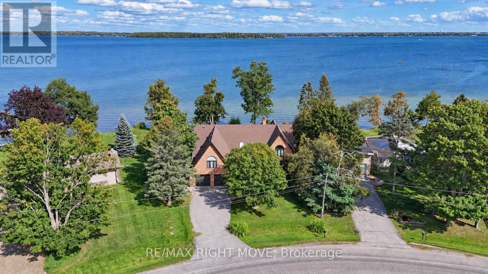 MLS® listing #30285005 for sale located at 2199 THOMSON CRESCENT