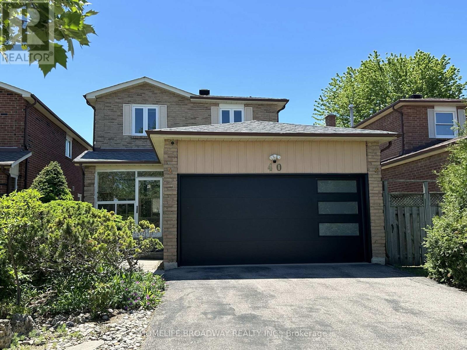 MLS® listing #30285339 for sale located at 40 BENDAMERE CRESCENT