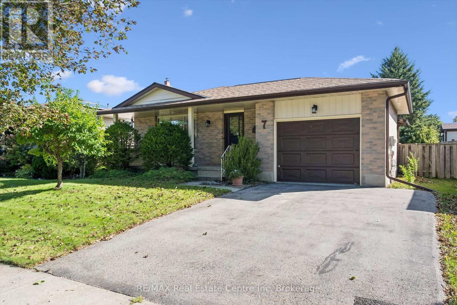 MLS® listing #30285819 for sale located at 7 COUNTRYSIDE CRESCENT